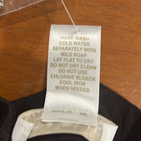 Cache women’s fushia silk jewled neck sleevless top
Size XS NWT - Picture 7 of 8